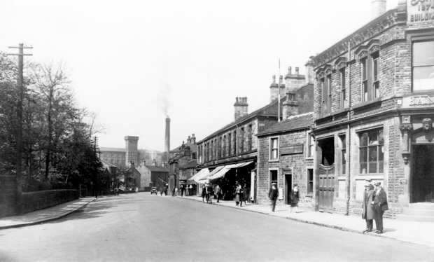 Huddersfield Rd 1930's leave a comment on this picture if you like!